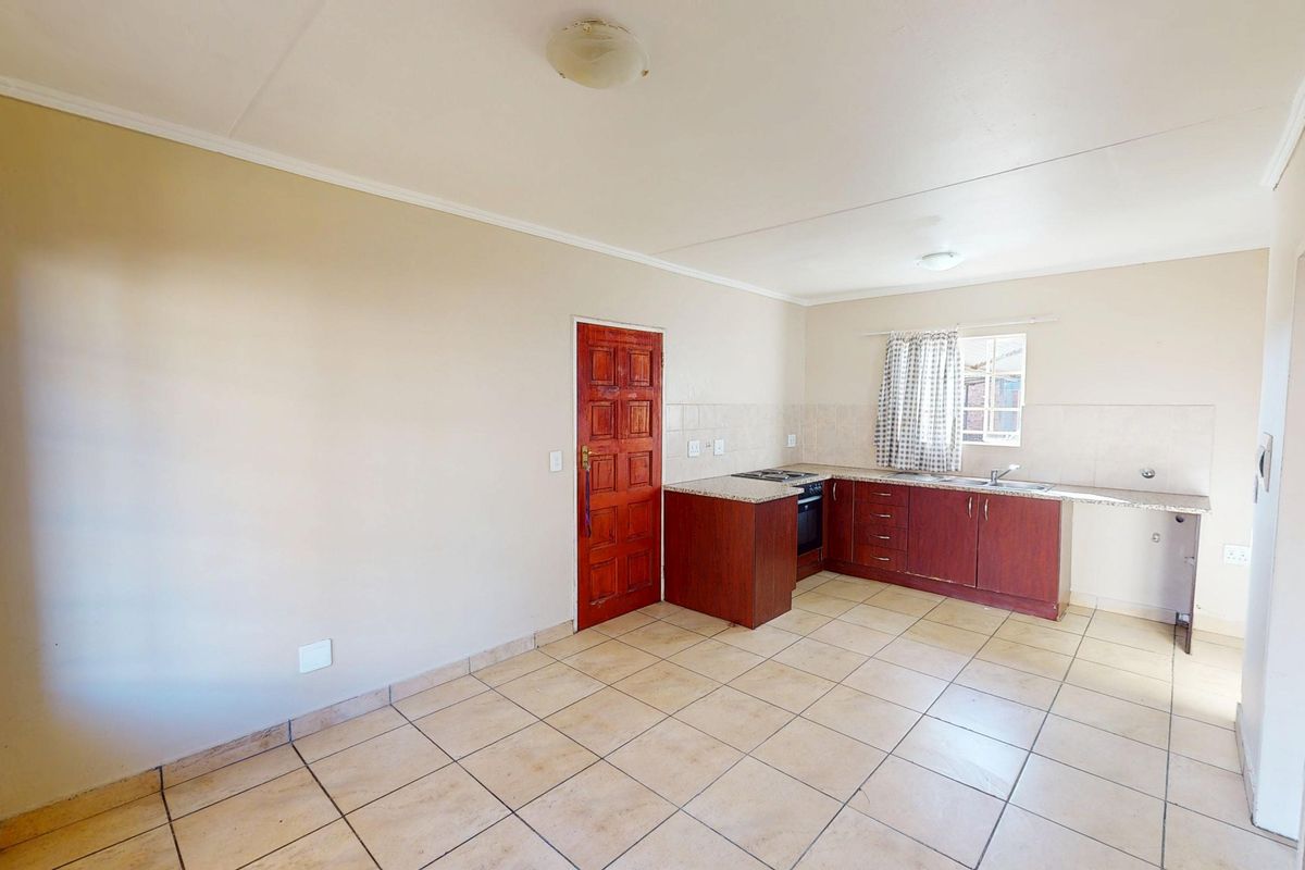 One bedroom townhouse for sale in Andeon Pretoria West - Photo 5