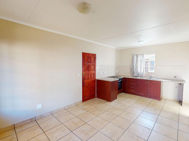 One bedroom townhouse for sale in Andeon Pretoria West - Photo 5