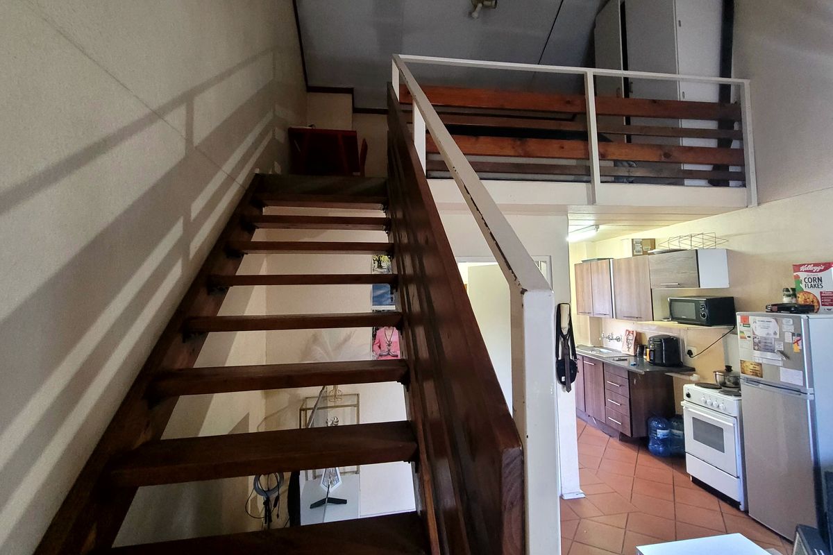 Charming Loft-Style Bachelor Unit in Prime Location - Photo 5