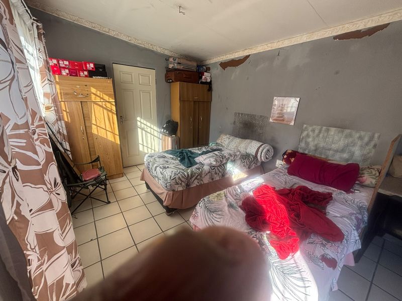 Exceptional Investment Opportunity- 9 Bedrooms , 5 Outside Rooms Multiple bathroms - Photo 10