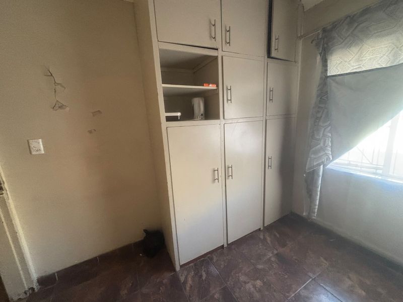 Exceptional Investment Opportunity- 9 Bedrooms , 5 Outside Rooms Multiple bathroms - Photo 9