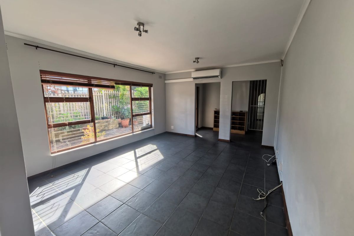 Spacious 4-Bedroom Home with Inverter, Solar Panels & Garden - Photo 4