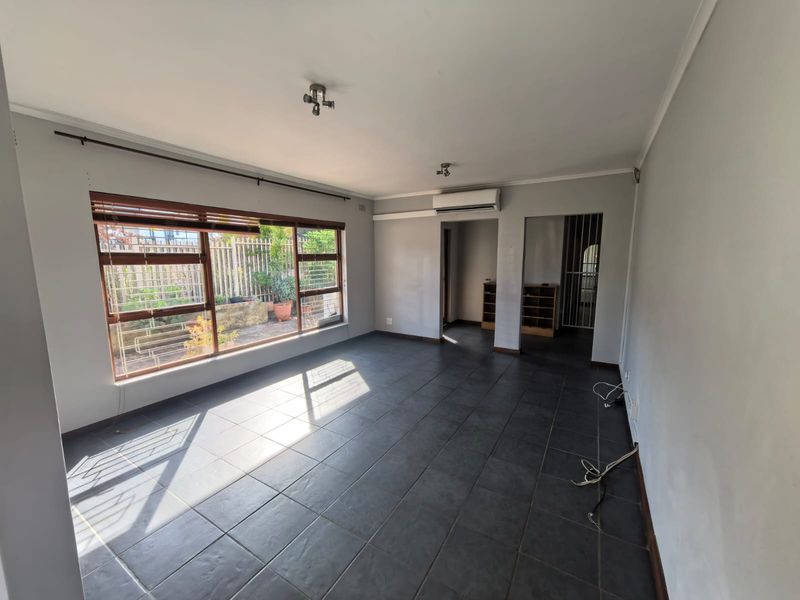 Spacious 4-Bedroom Home with Inverter, Solar Panels & Garden - Photo 4