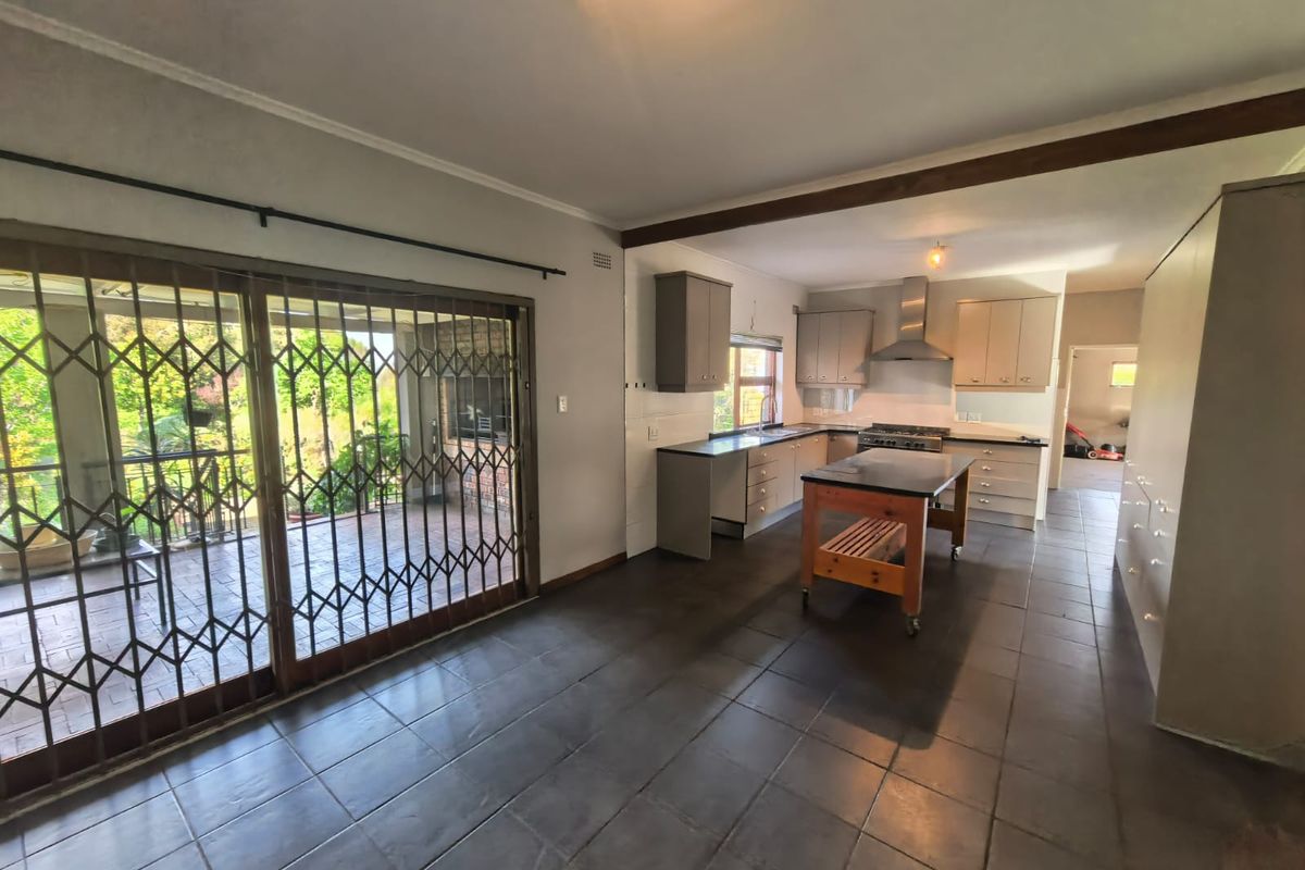 Spacious 4-Bedroom Home with Inverter, Solar Panels & Garden - Photo 5