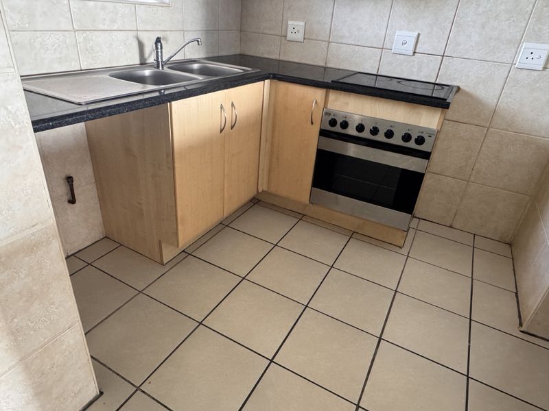 2 Bedroom Apartment Near Hartenbos and Opposite Popular Diaz Beach - Photo 4