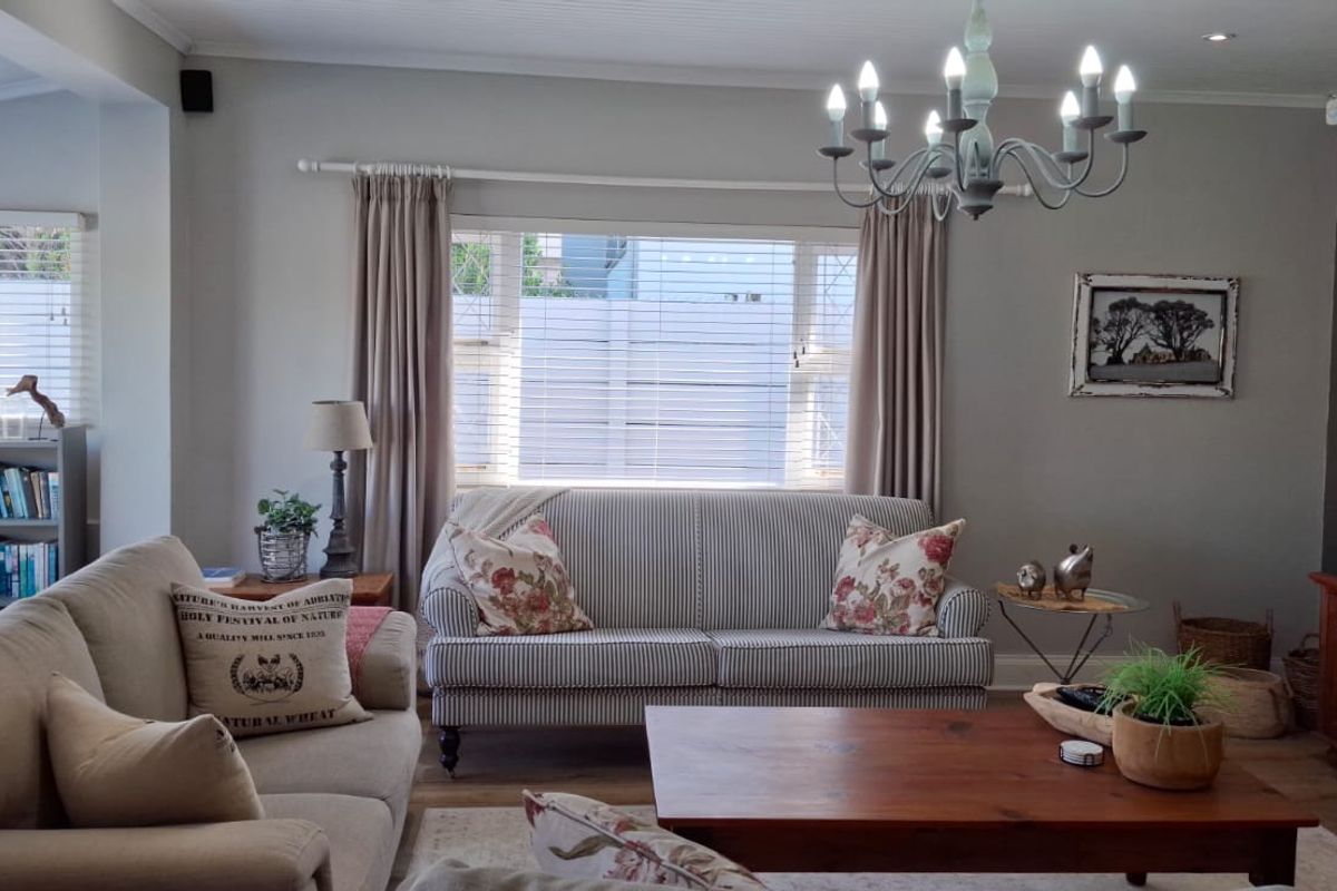 Stunning 4 bedroom house with great modern finishes ,including stylish flatlet - Photo 5