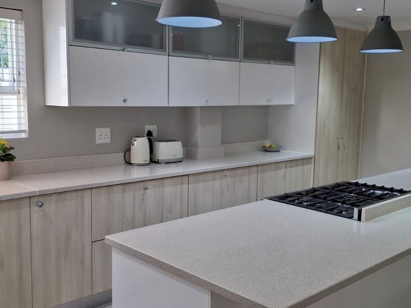 Stunning 4 bedroom house with great modern finishes ,including stylish flatlet - Photo 10