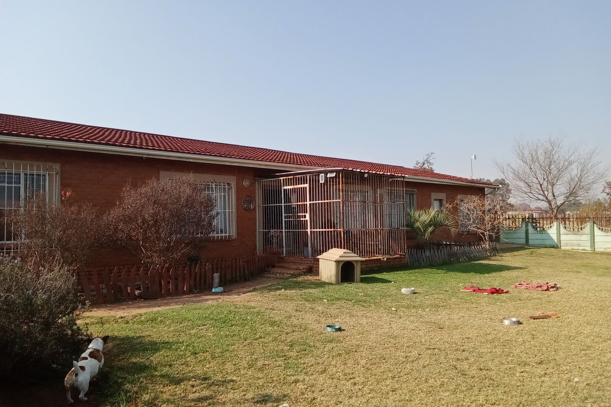 A Beautiful Agricultural lifestyle living - Photo 2