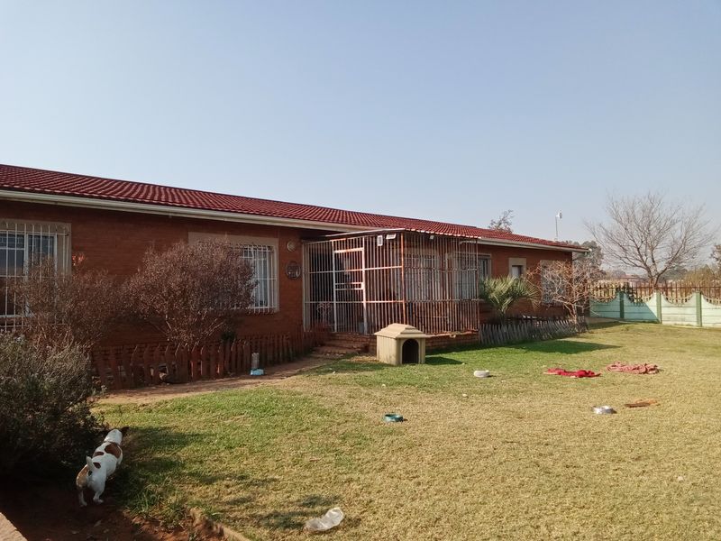 A Beautiful Agricultural lifestyle living - Photo 2
