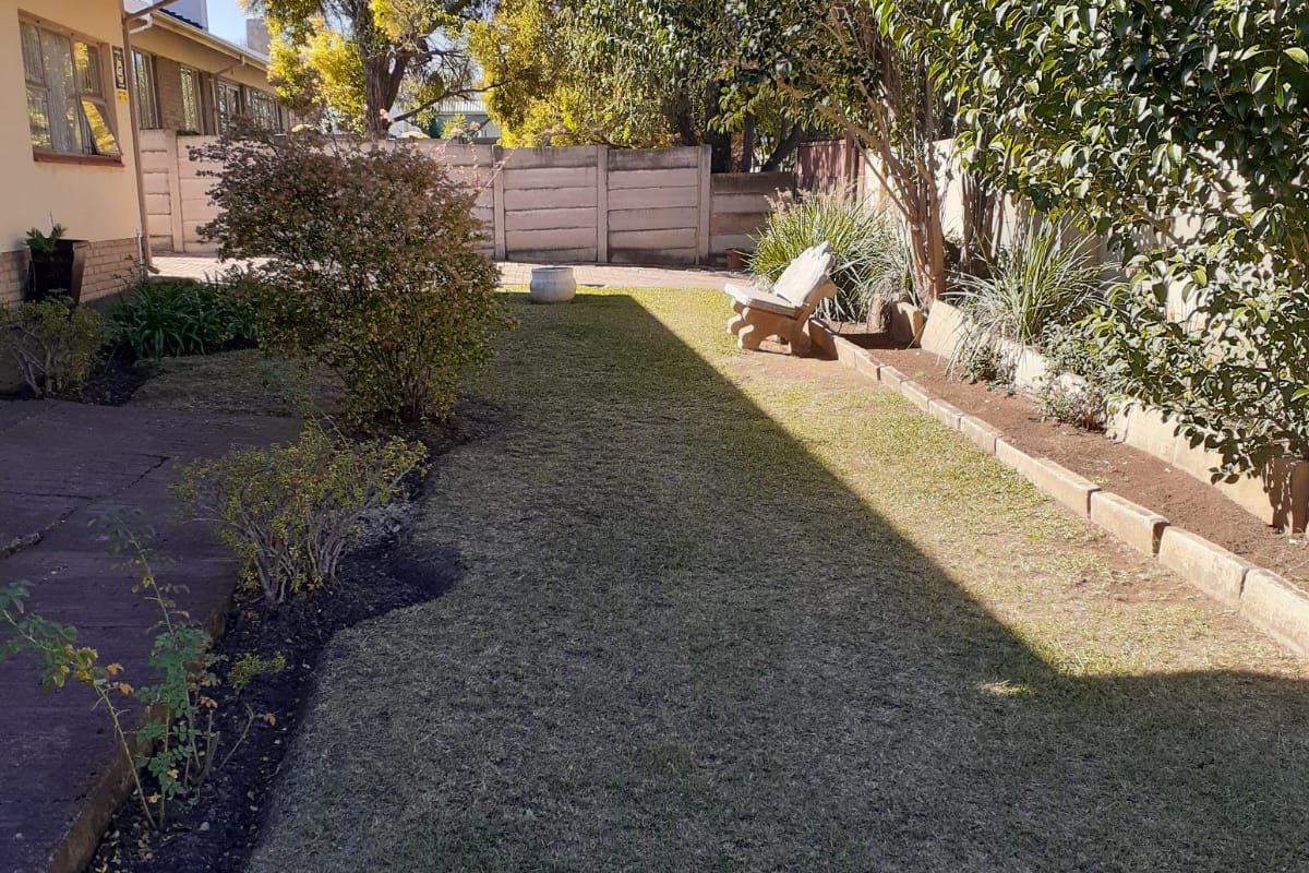 Unlock Outstanding Rental Potential with This 4 Bedroom Home & 4 Flatlets - Photo 2