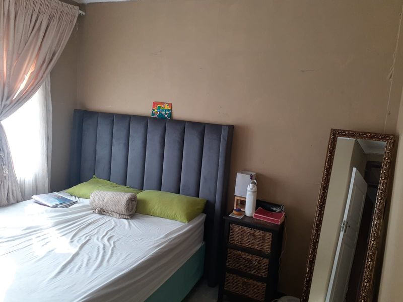 Unlock Outstanding Rental Potential with This 4 Bedroom Home & 4 Flatlets - Photo 10