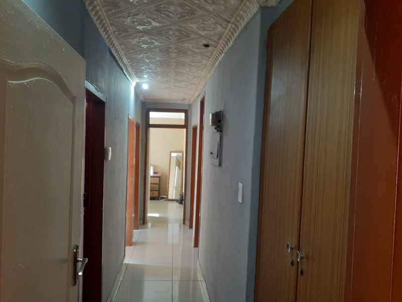 Unlock Outstanding Rental Potential with This 4 Bedroom Home & 4 Flatlets - Photo 7