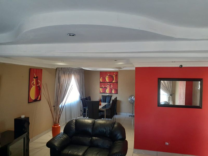 Unlock Outstanding Rental Potential with This 4 Bedroom Home & 4 Flatlets - Photo 6