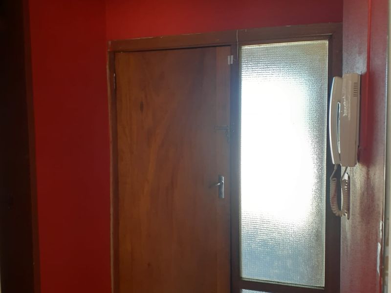 Unlock Outstanding Rental Potential with This 4 Bedroom Home & 4 Flatlets - Photo 4