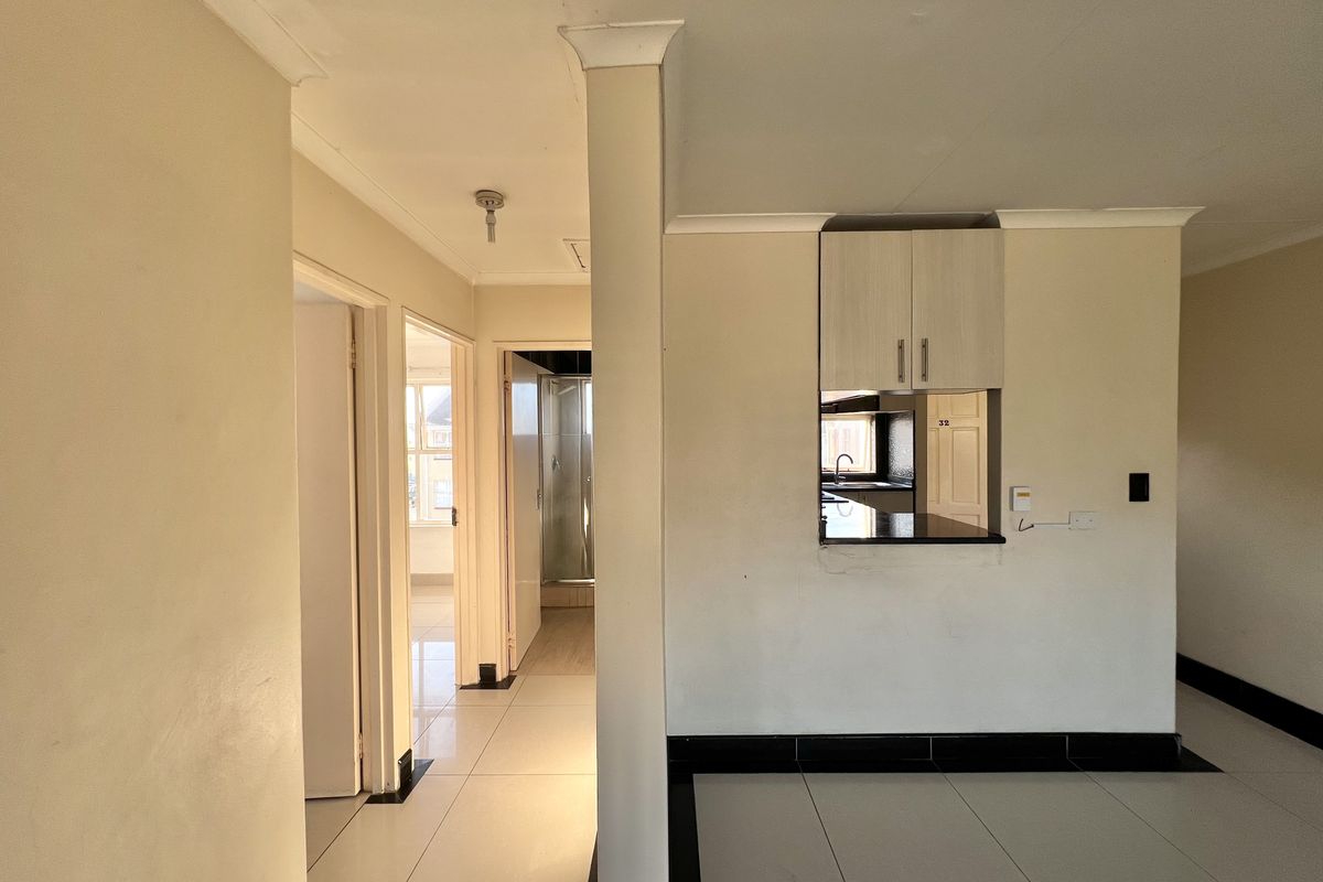 Morningside, Three Bedroom Flat, 2 Parking To Let - Photo 3