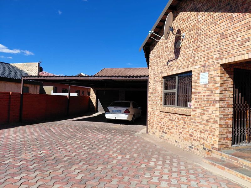 Secure 3-bedroom Family House in quiet area - Photo 2