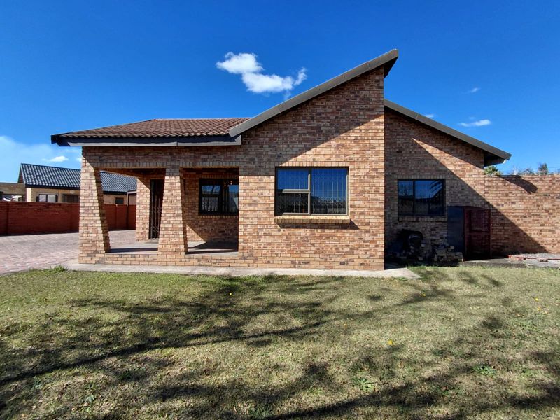 Secure 3-bedroom Family House in quiet area - Photo 1