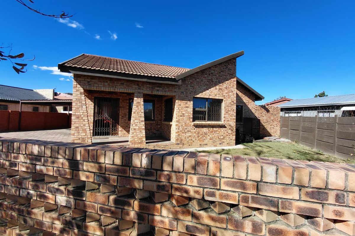 Secure 3-bedroom Family House in quiet area - Photo 3
