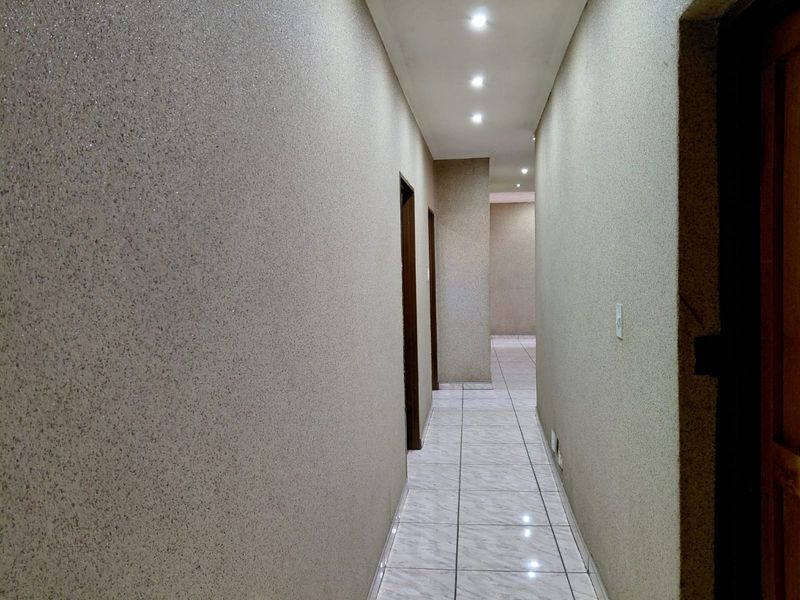 Secure 3-bedroom Family House in quiet area - Photo 10
