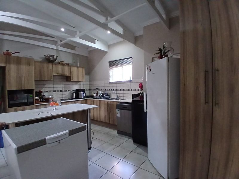 Charming 3-Bedroom Home in Waterval East - Photo 2