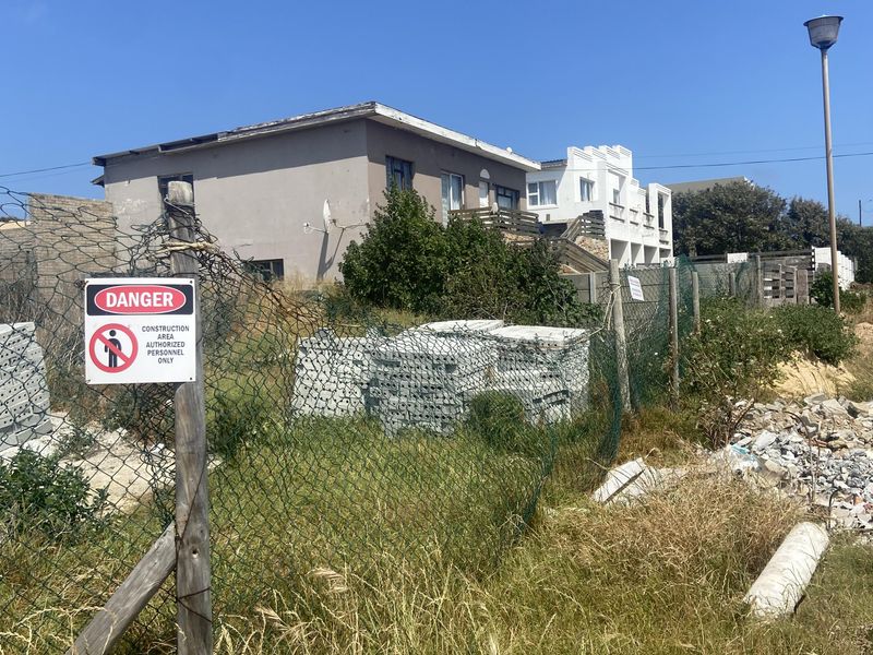 584m2 Beachfront Opportunity with Retaining Wall Already 70% Complete - Photo 4