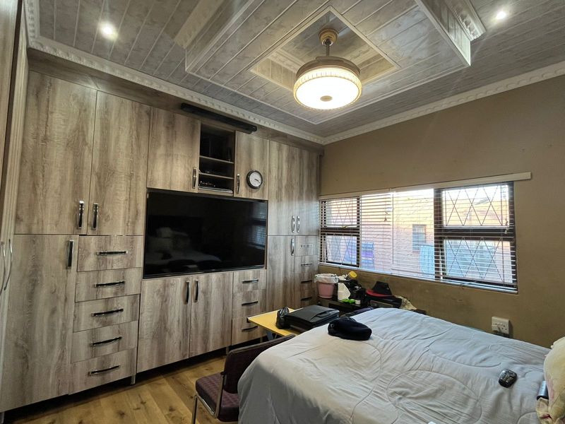 6 Bedroom House For Sale - Photo 7