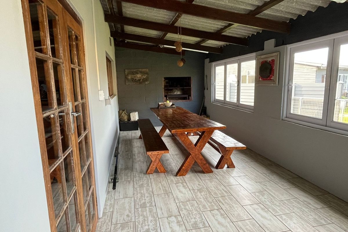 Stunning coastal home - Photo 2