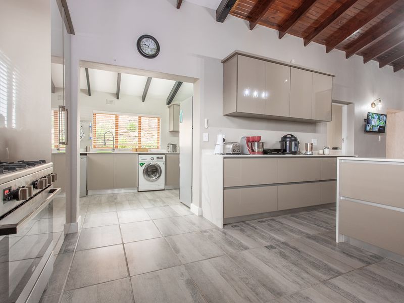 Superb, Slick & Stylish Family Living with Flatlet and Ocean Views - Photo 8