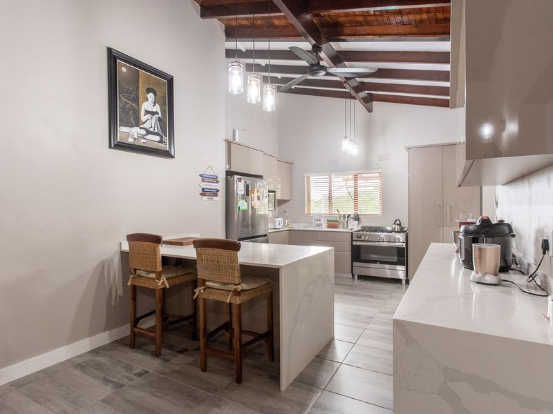 Superb, Slick & Stylish Family Living with Flatlet and Ocean Views - Photo 6
