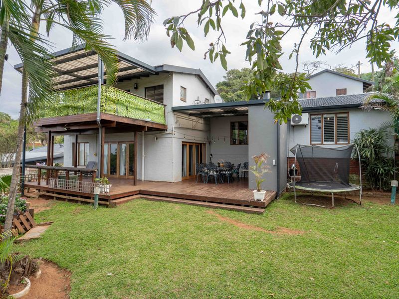 Superb, Slick & Stylish Family Living with Flatlet and Ocean Views - Photo 1