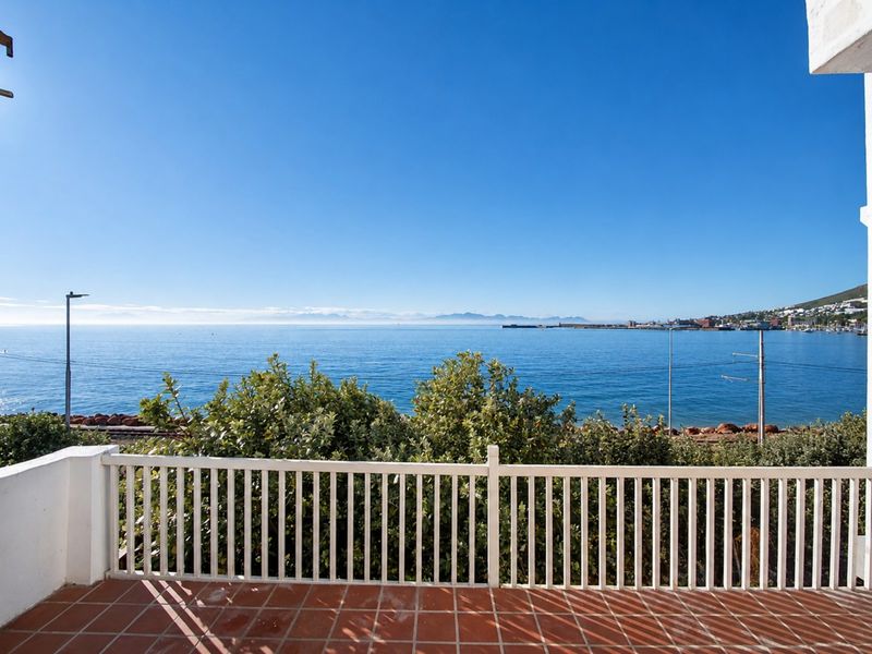 A Spacious Coastal Townhouse With Sweeping Sea Views - Photo 2
