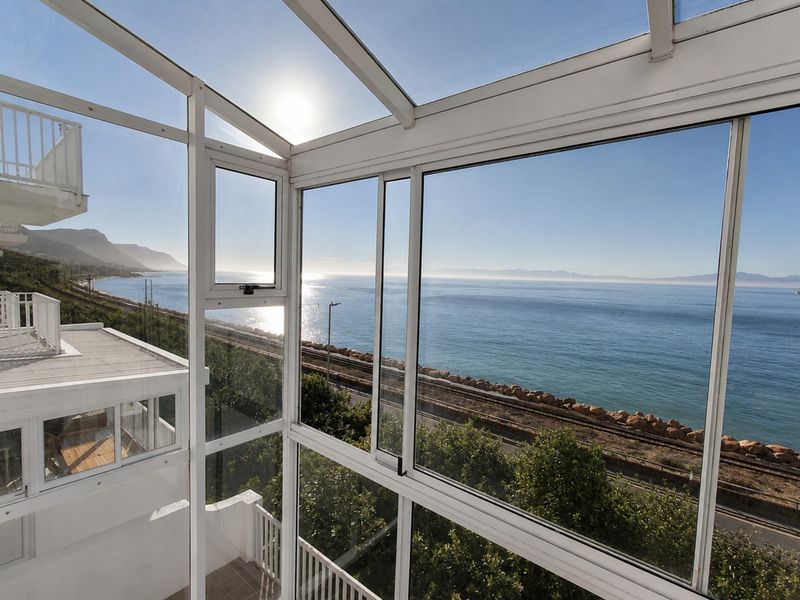A Spacious Coastal Townhouse With Sweeping Sea Views - Photo 6