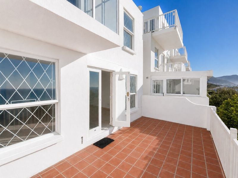 A Spacious Coastal Townhouse With Sweeping Sea Views - Photo 3