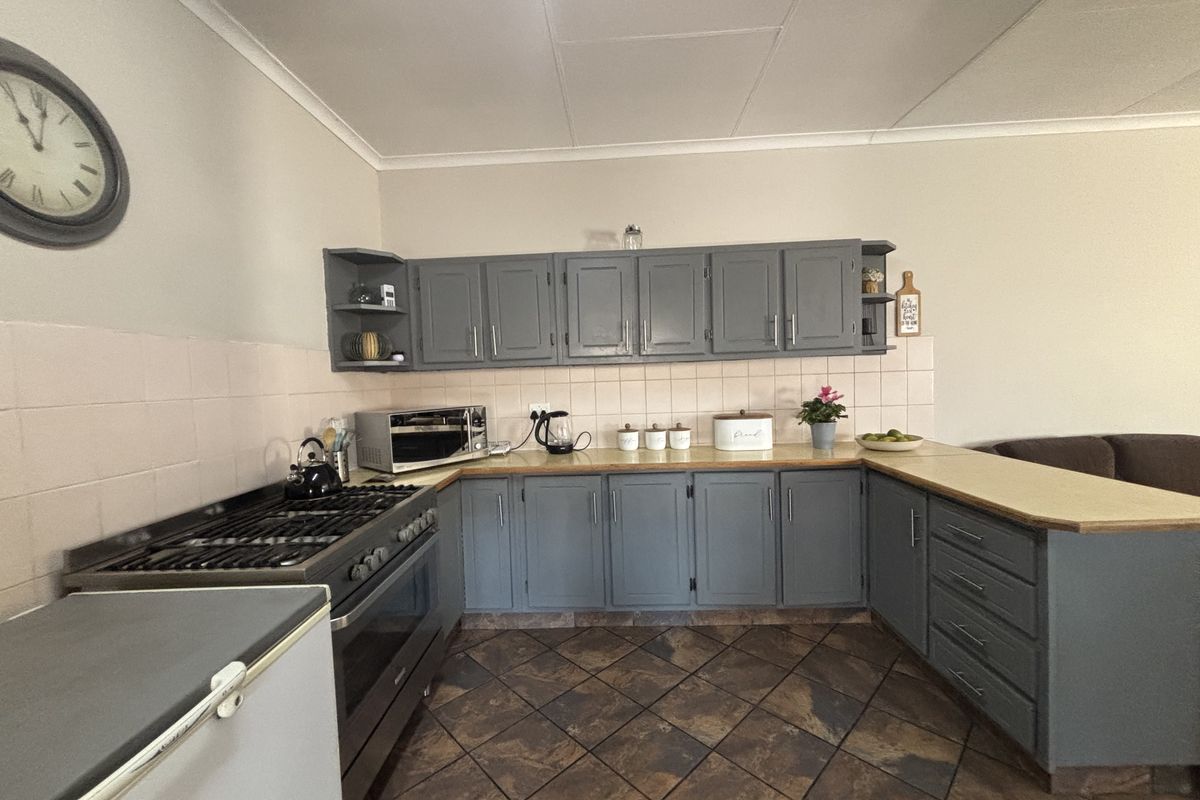 Low Maintenance Town House For Sale - Photo 3