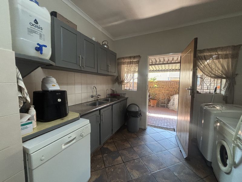 Low Maintenance Town House For Sale - Photo 4