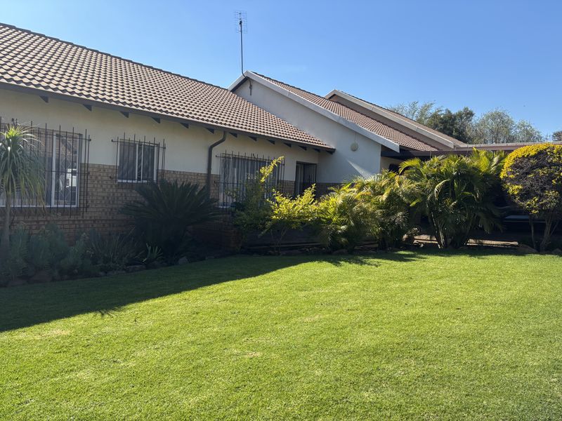 Low Maintenance Town House For Sale - Photo 1