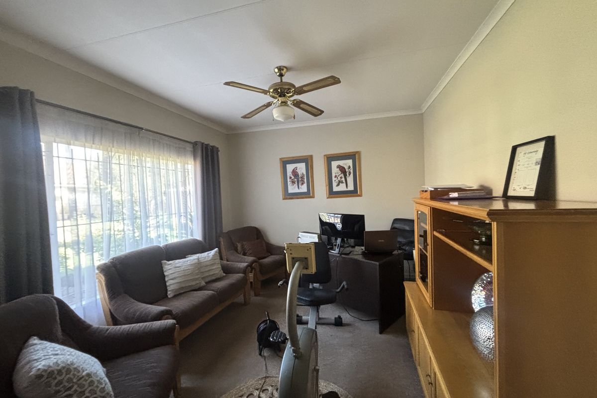 Low Maintenance Town House For Sale - Photo 5