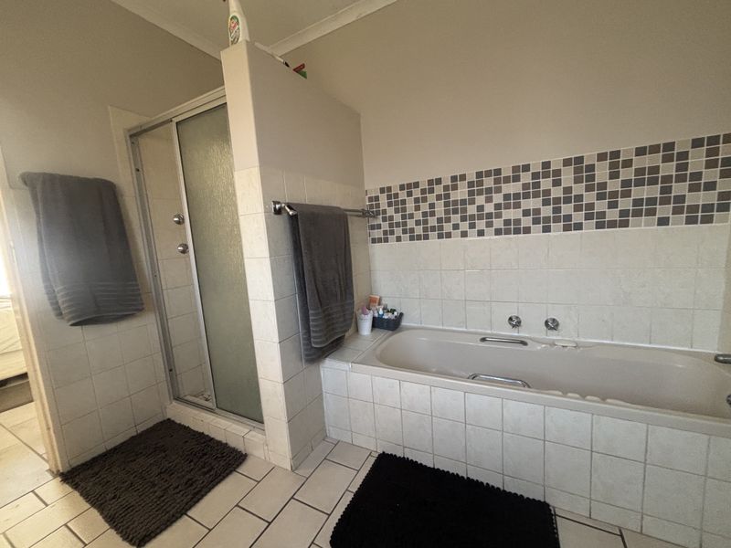 Low Maintenance Town House For Sale - Photo 9