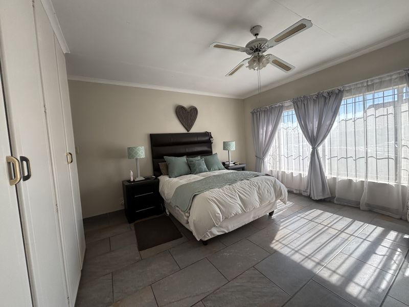 Low Maintenance Town House For Sale - Photo 8