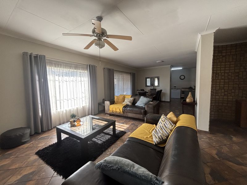 Low Maintenance Town House For Sale - Photo 6