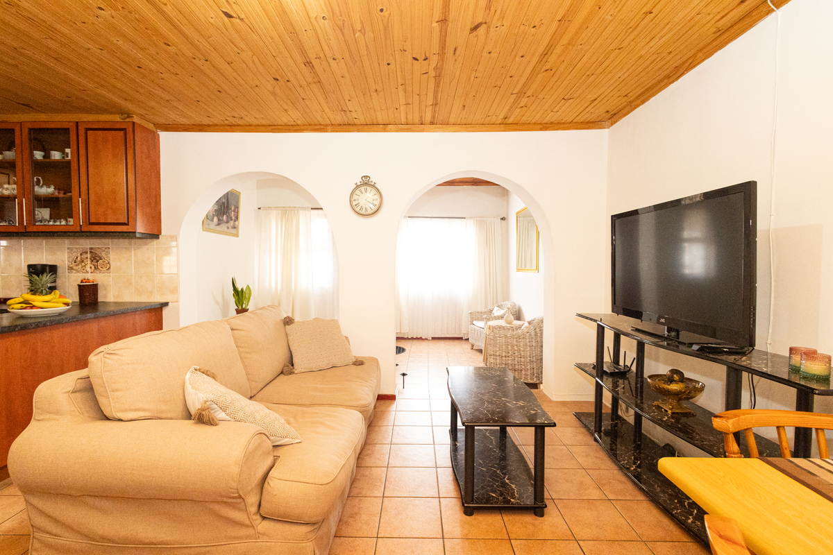 Spacious family home in quiet Area with double garage - Photo 3
