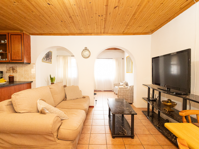 Spacious family home in quiet Area with double garage - Photo 3