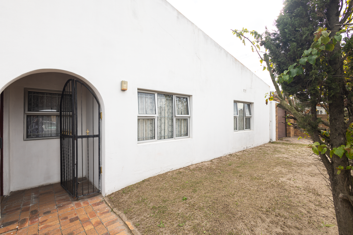 Spacious family home in quiet Area with double garage - Photo 2