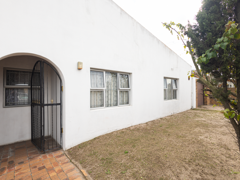 Spacious family home in quiet Area with double garage - Photo 2