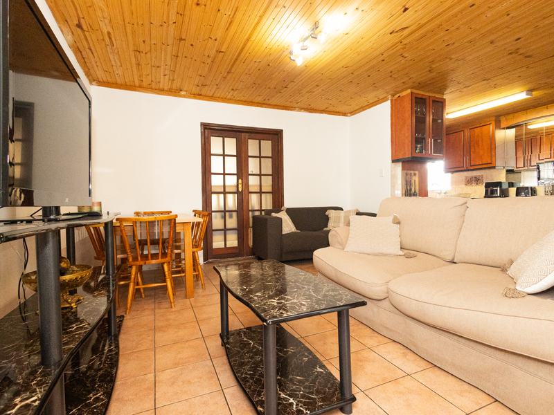 Spacious family home in quiet Area with double garage - Photo 4