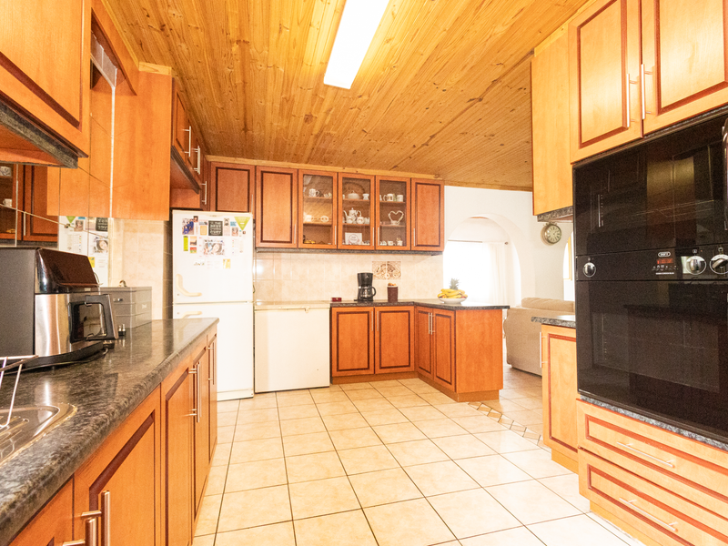Spacious family home in quiet Area with double garage - Photo 7