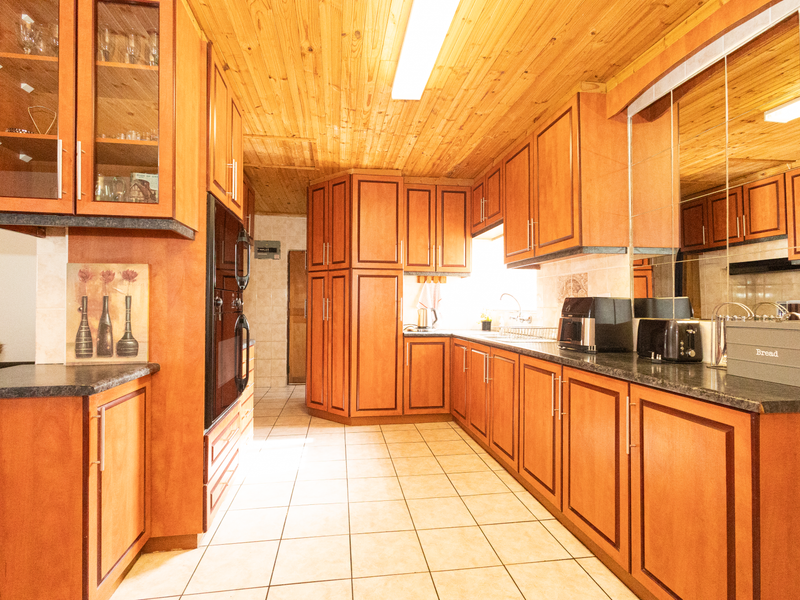 Spacious family home in quiet Area with double garage - Photo 6