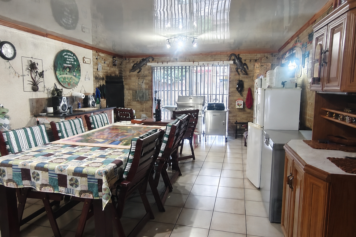 Warm And Spacious Family Home - Photo 4