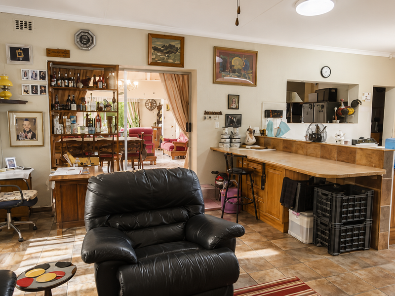 Warm And Spacious Family Home - Photo 8