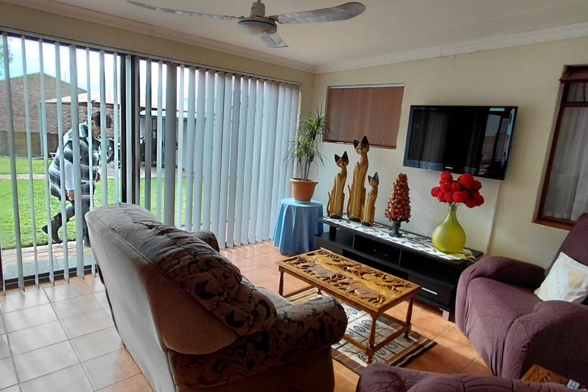 Kickstart your day in beautiful Stilbaai from this charming and inviting flat. - Photo 5